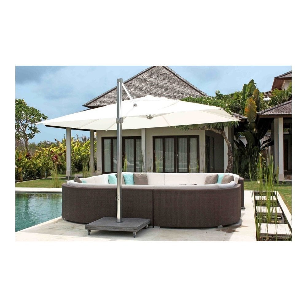 Kingston Cantilever Parasol poolside