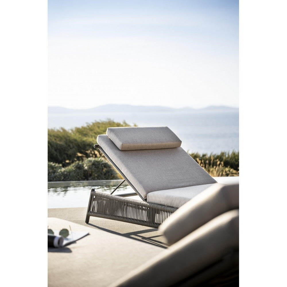 Scoop Lounger close