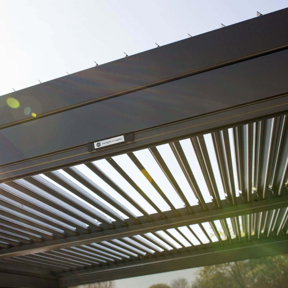 Maranza Vented Pergola roof close