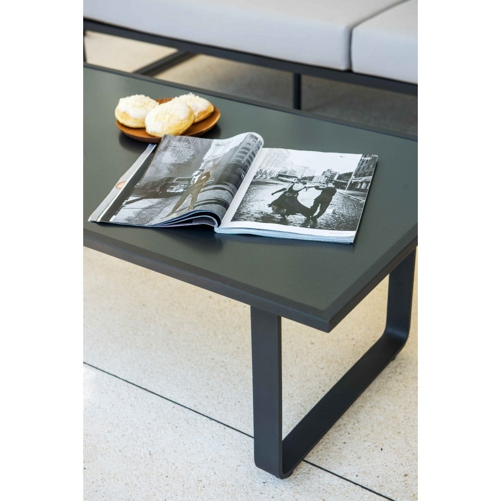 Taymar And Horizon Lounge Set table